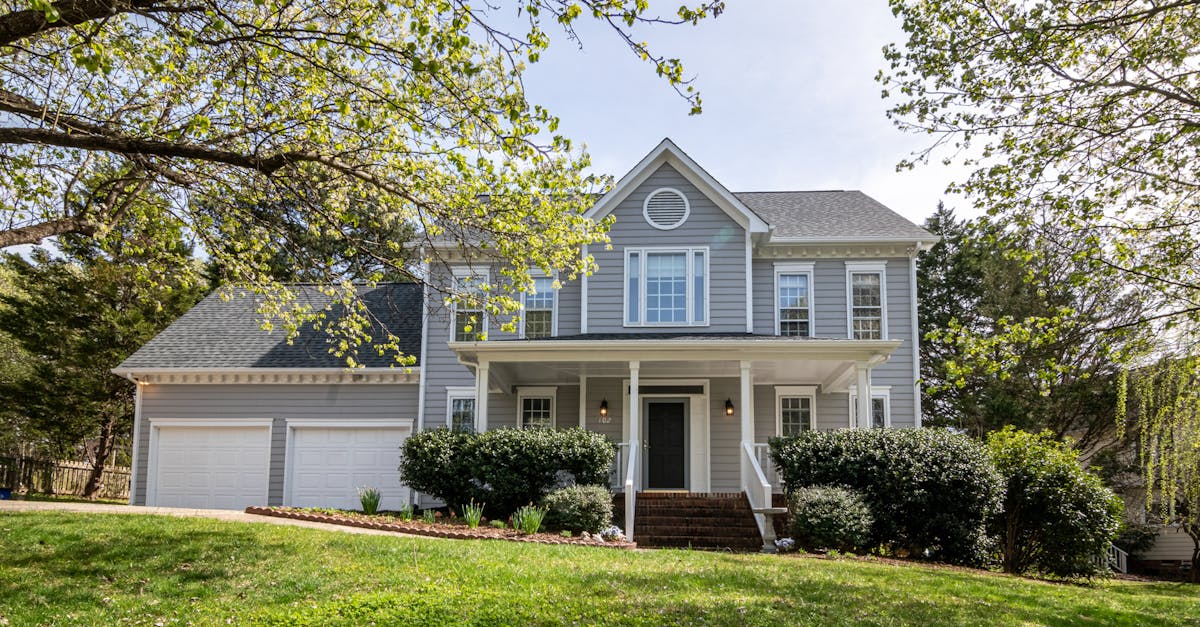 Hiring Professional Contractors for Flat Roof Repairs